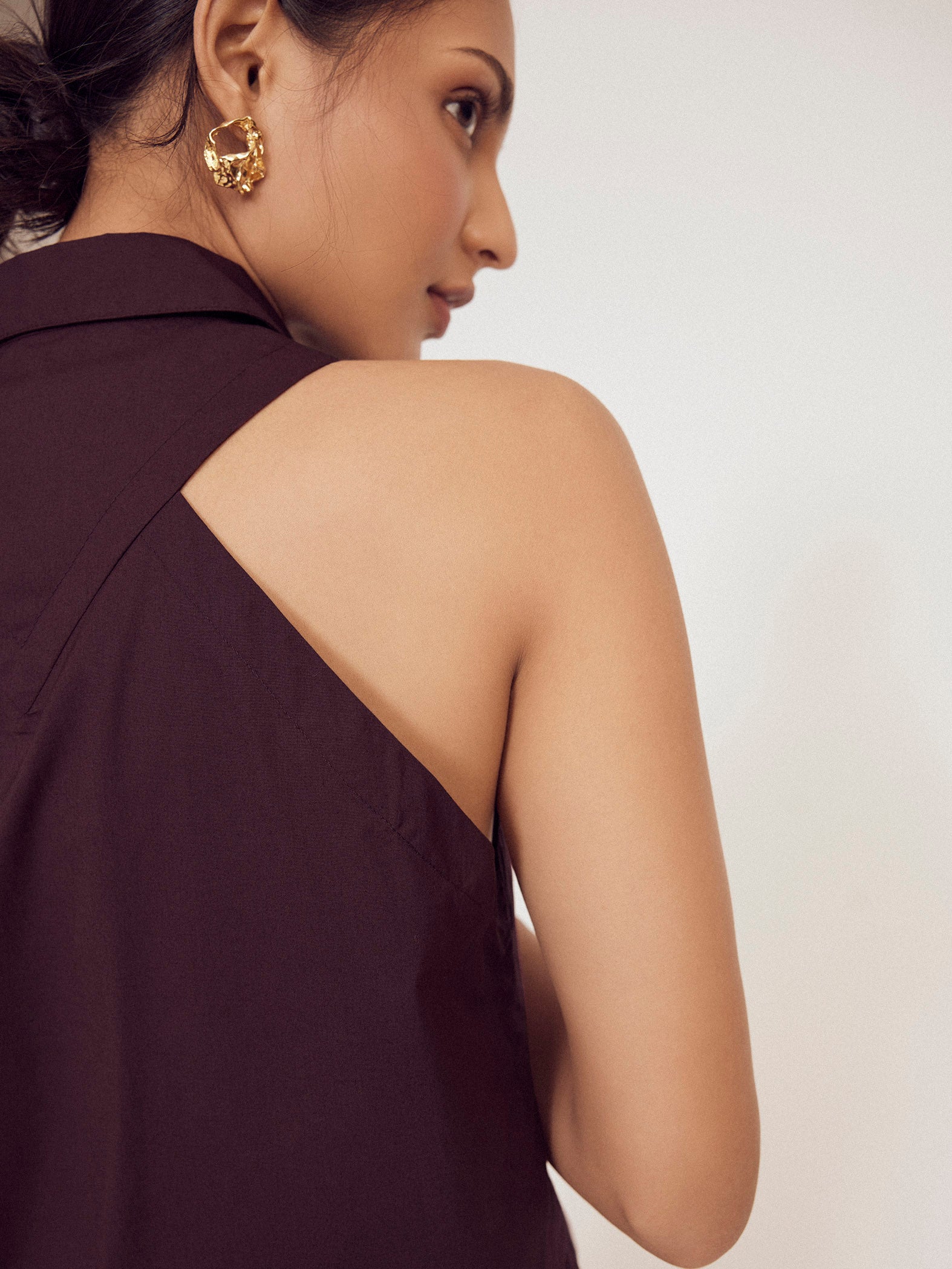 Wine Collar Pin Detail In Cut Shirt