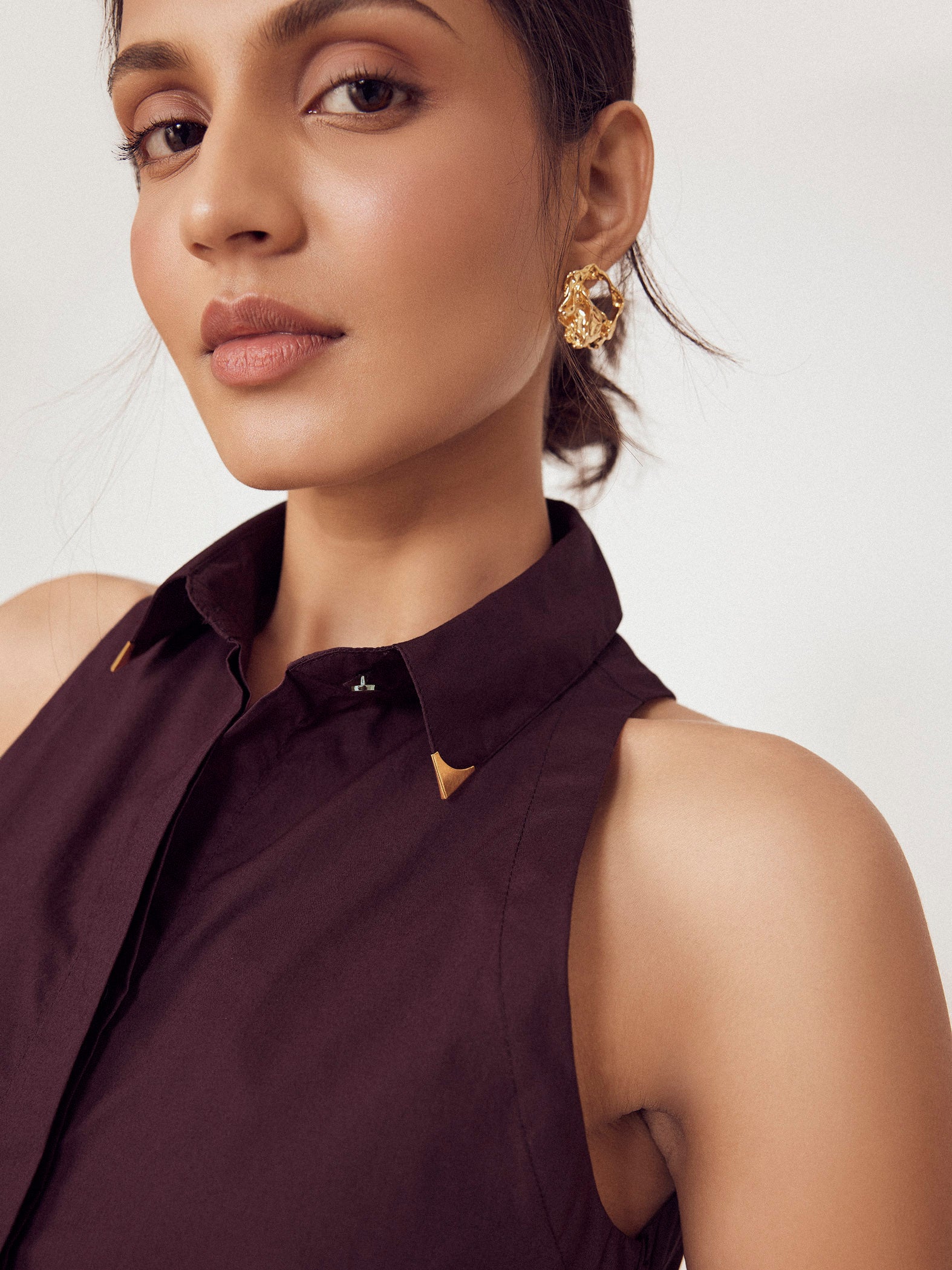 Wine Collar Pin Detail In Cut Shirt