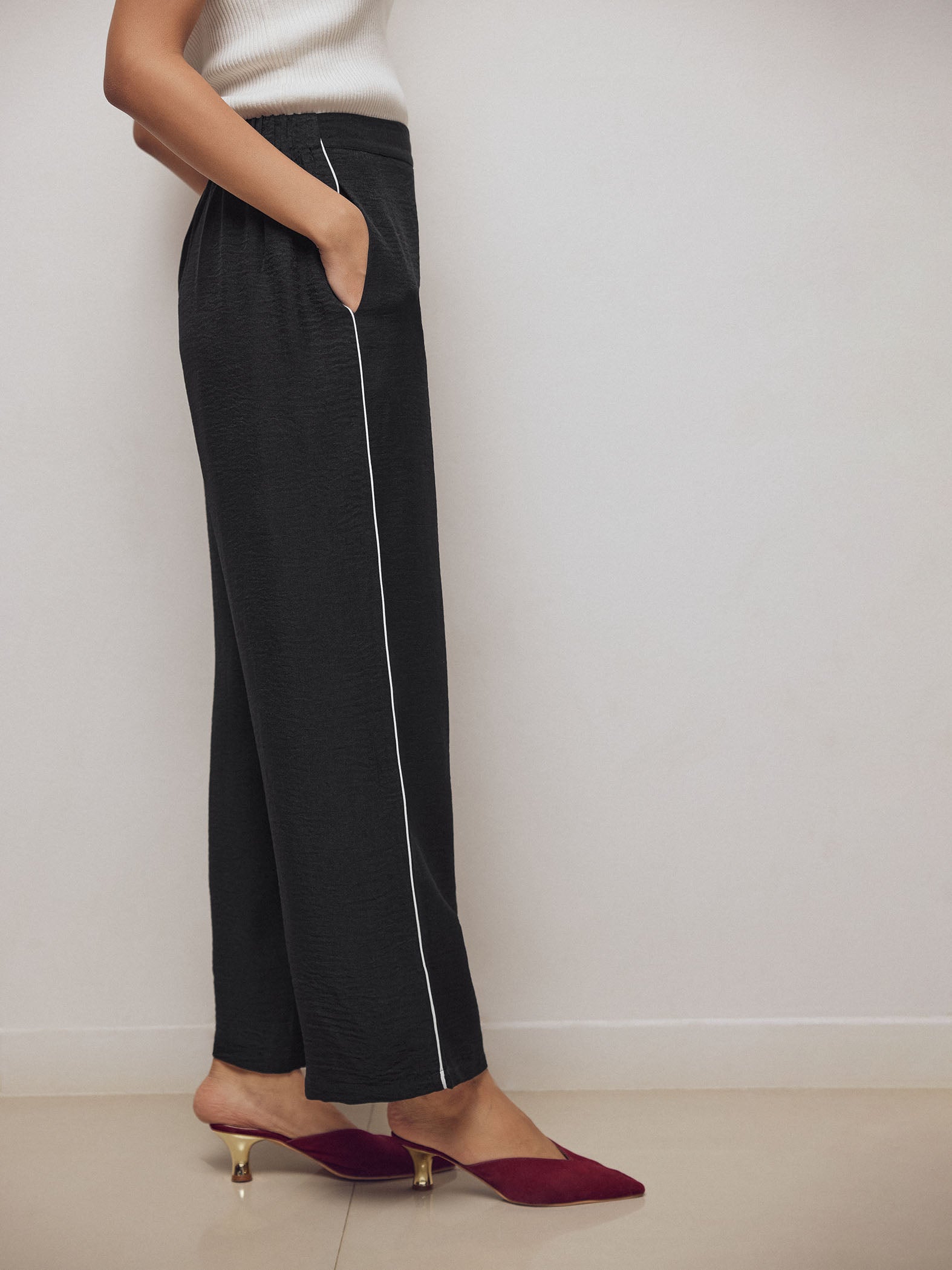 Black Contrast Piping Pants