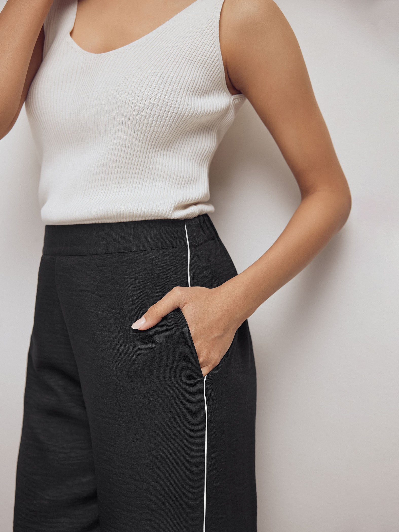 Black Contrast Piping Pants