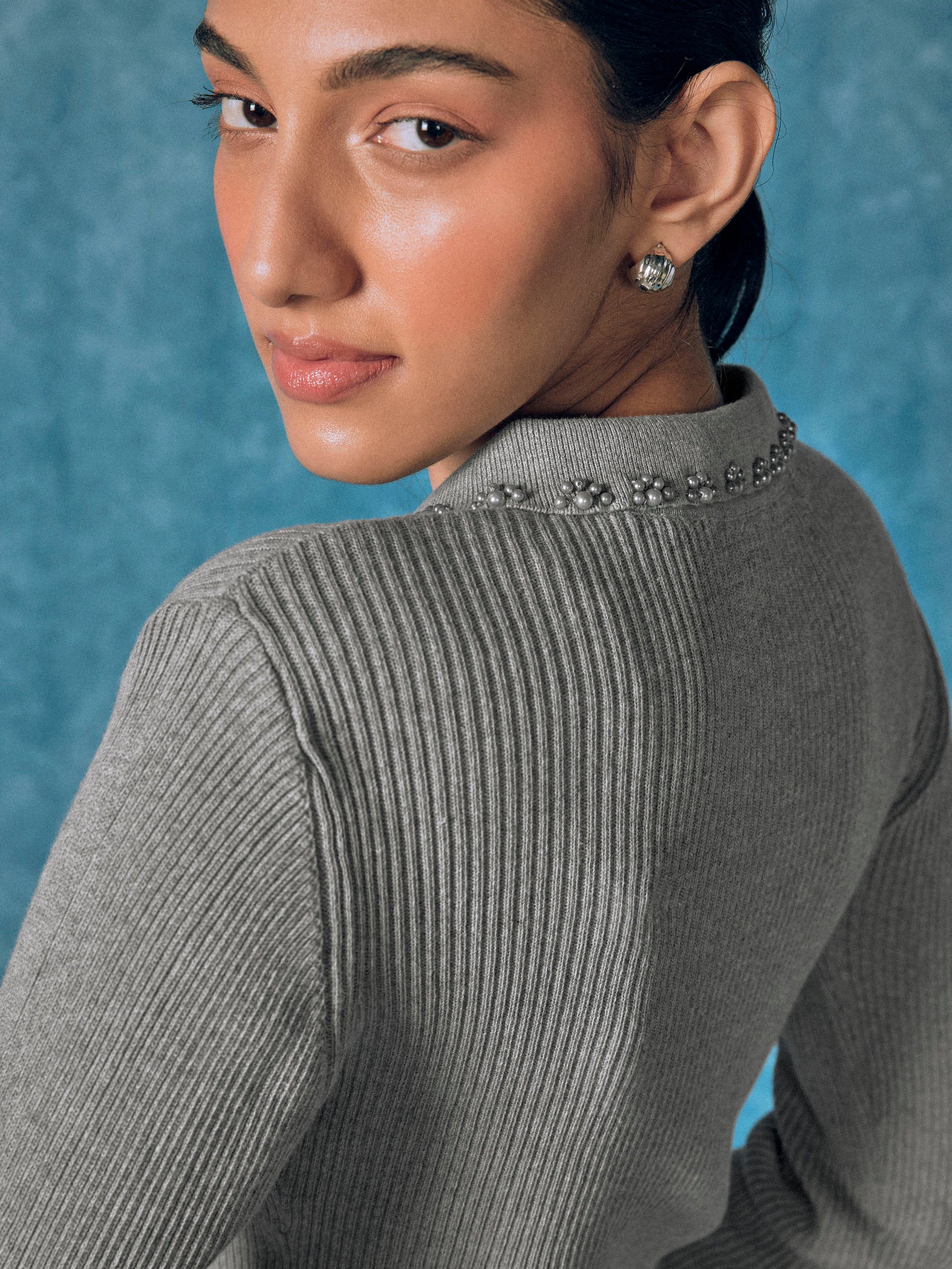 Cloud Pearl Collar Knit Top