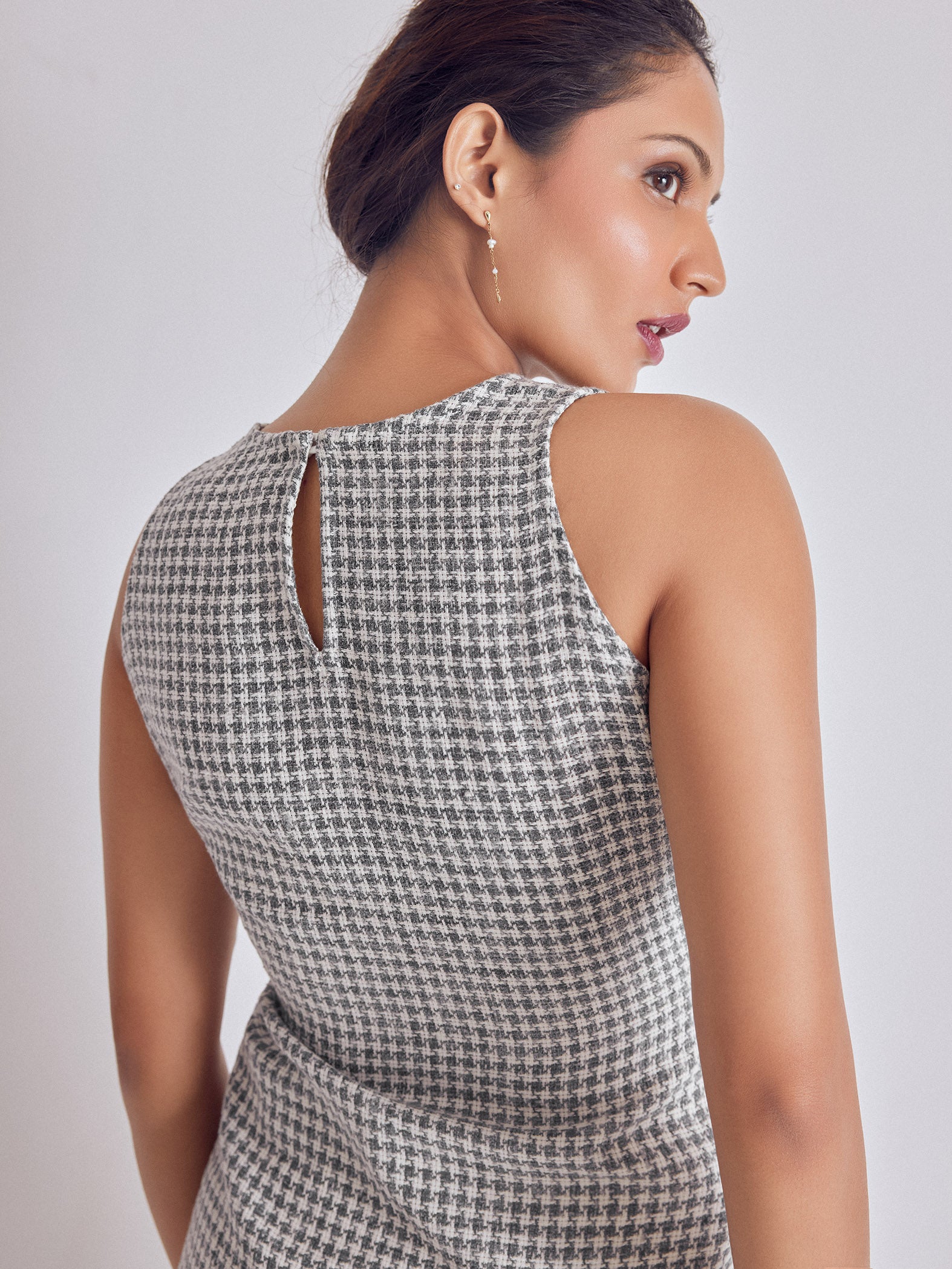 Grey & White Houndstooth Tie Top