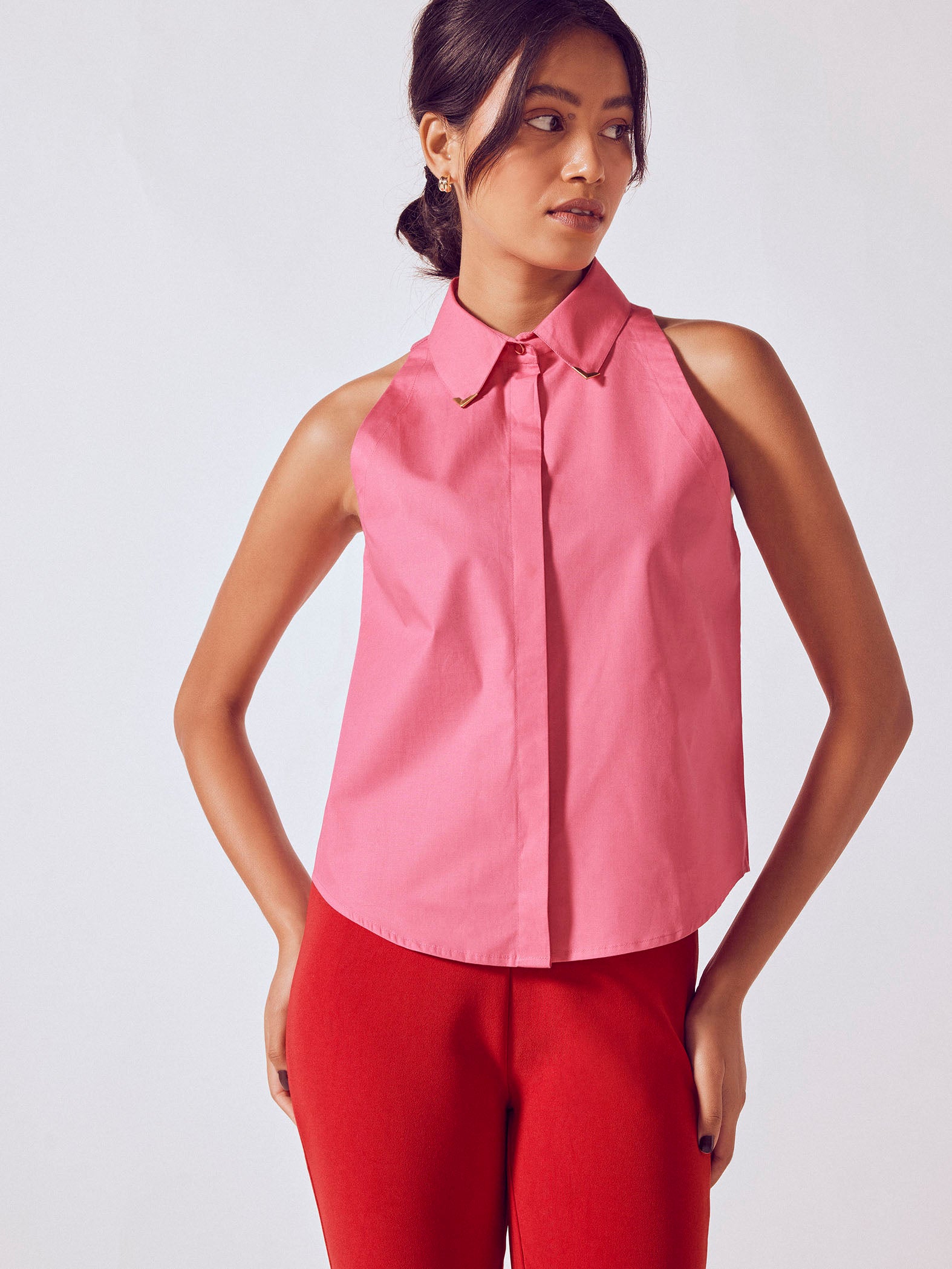 Rose Pin Collar Sleeveless Shirt