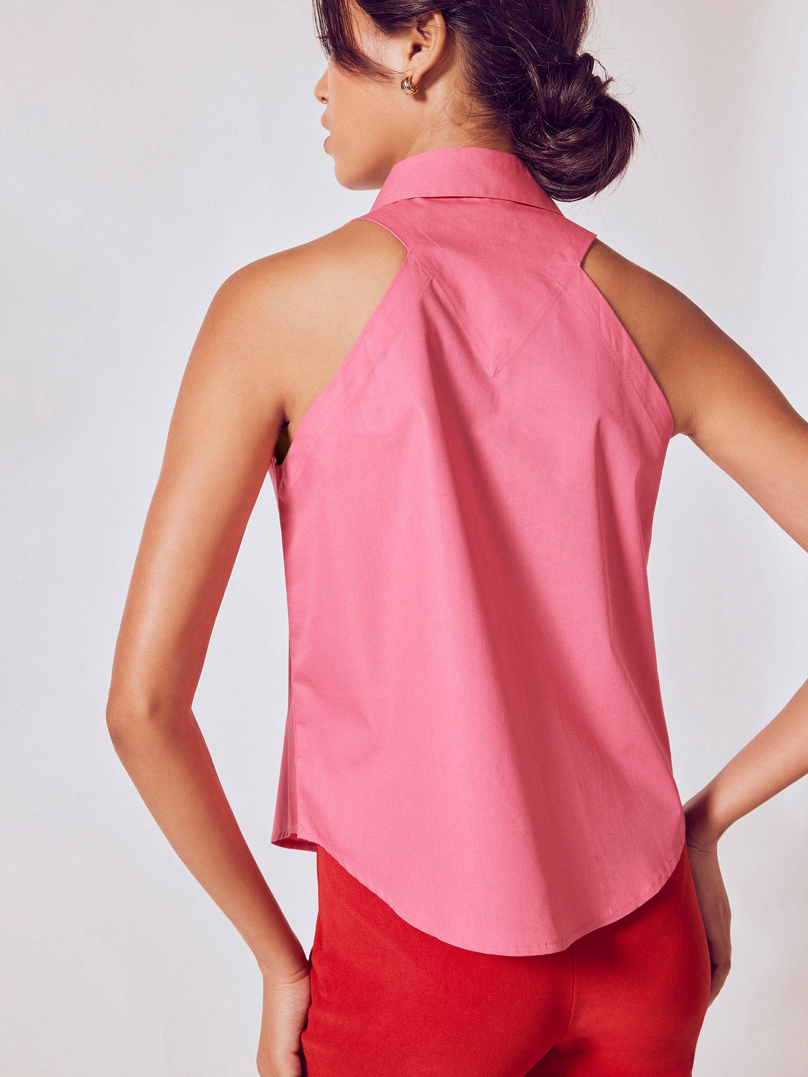 Rose Pin Collar Sleeveless Shirt