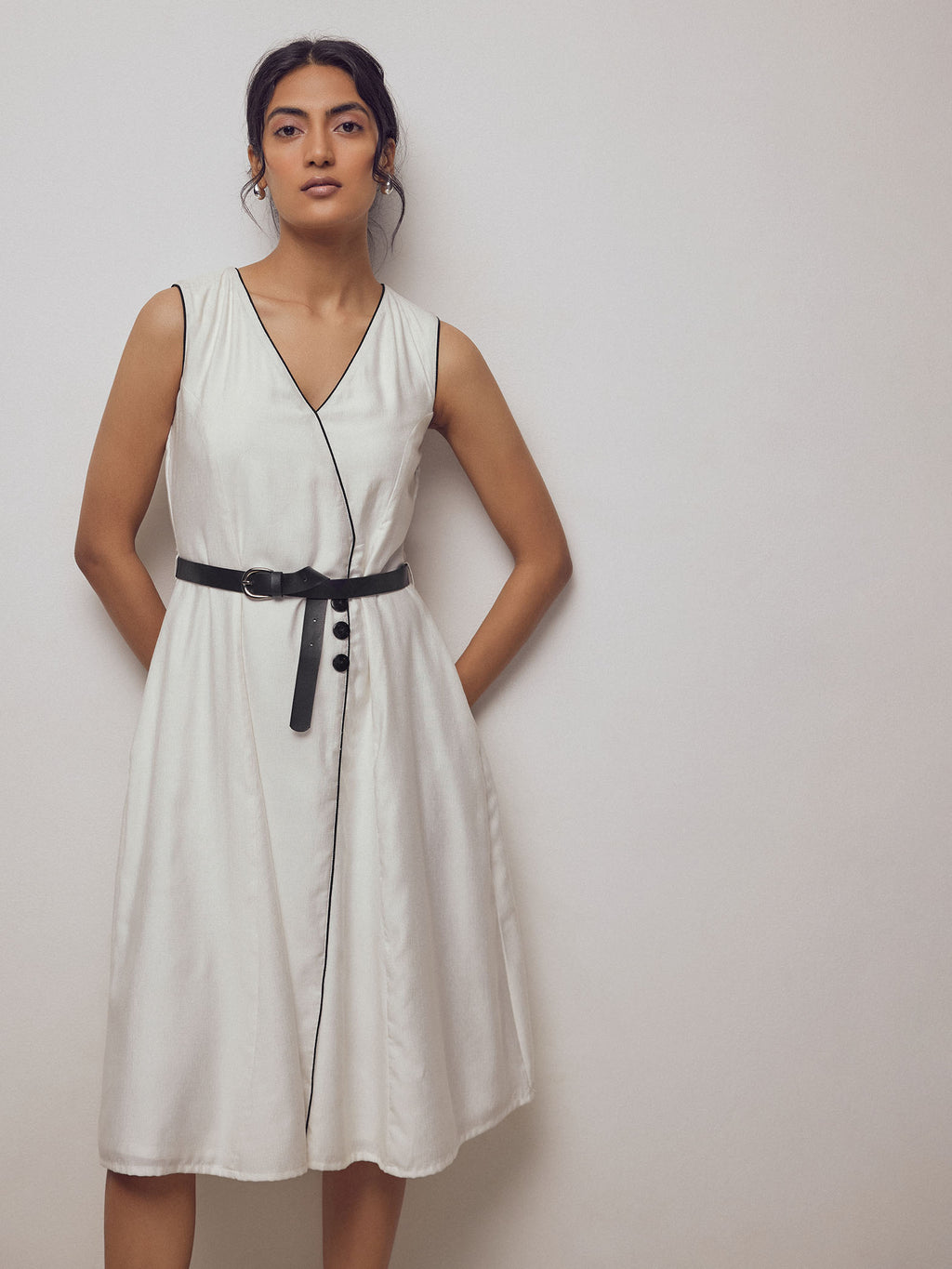 White Contrast Piping Dress – The Label Life