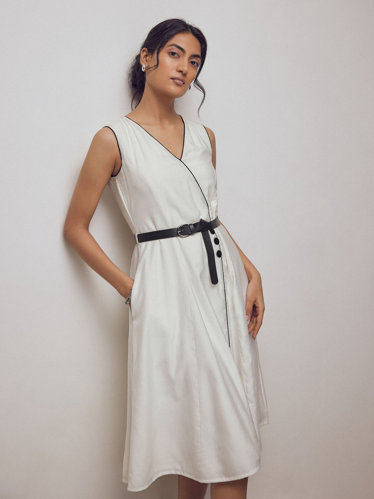 White Contrast Piping Dress – The Label Life