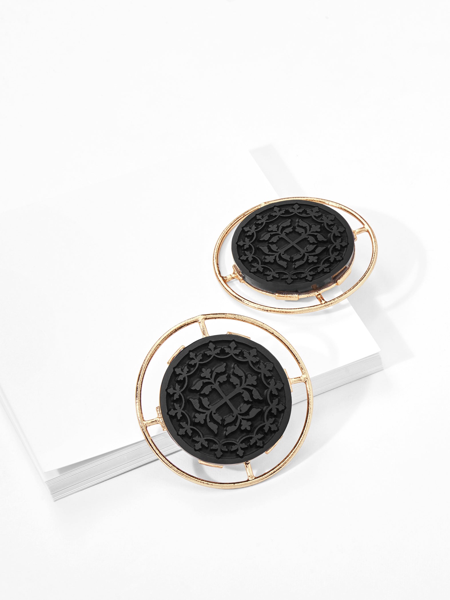 Gold Onyx Round Studs